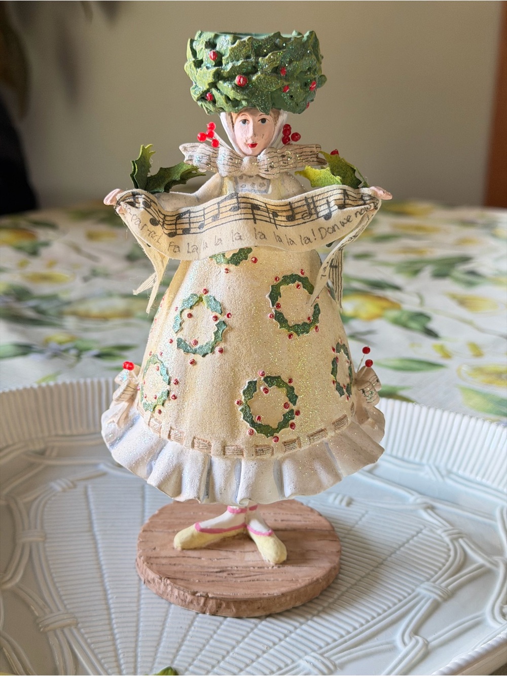 Patience Brewster Holiday Wreath Caroler Figurine - Cream & Green